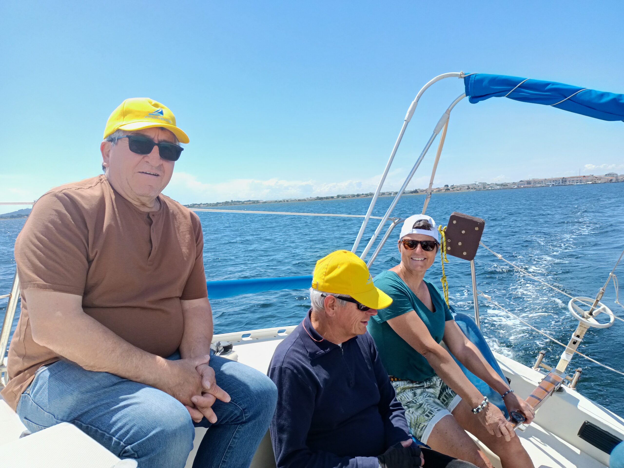casquette jaune